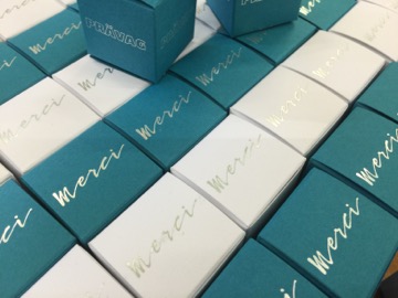 Give Away_Tuerkis_Weiss